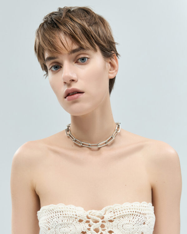 Choker w kolorze srebrnym