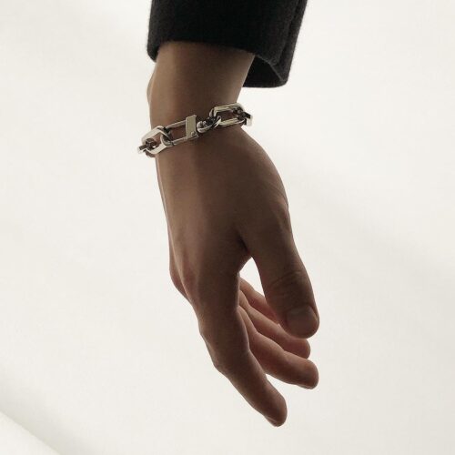 Męska bransoletka łańcuszkowa w kolorze srebrnym